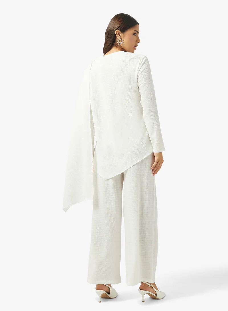 خزانة طقم بلوزة وبنطلون ملفوف